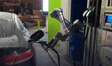 Bu robot sizin için gaz pompalıyor