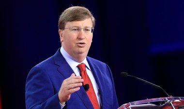 Mississippi Valisi Tate Reeves, Demokrat rakibinin kabul etmesinden sonra ikinci dönem başkanlığını garantiledi