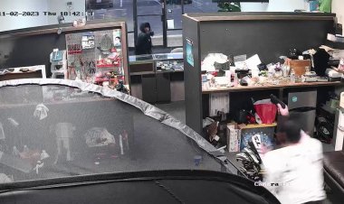 Teksas'ta silahlı bir mağaza sahibi, soyguncu olma ihtimali olan kişilerle girdiği çatışmada kendini savundu, video gösterileri