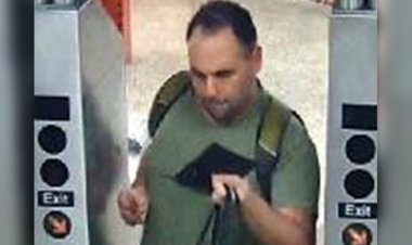 Polis, silahlı kanun kaçağının kadını büyük transit merkezindeki soyguncudan kurtardığını söyledi