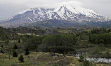 St. Helens Dağı'nın altında 3 ayda 400'den fazla deprem bildirildi, ancak acil bir patlama tehlikesi söz konusu değil