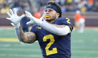 Michigan, Blake Corum'a geri dönüyor, kovulan Connor Stallions ile iş yaptığını yalanlıyor