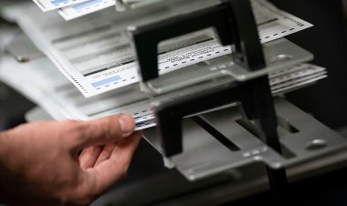 Wisconsin valisinin, devamsız oy pusulalarının erken işlenmesine ilişkin yasa tasarısını onaylaması bekleniyor