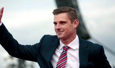 Bo Hines ikinci Kuzey Carolina kongre teklifini başlattı