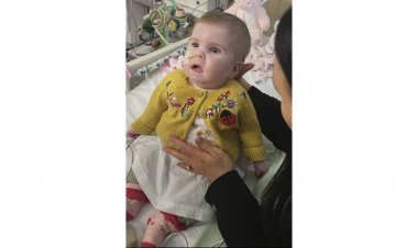 Ölümcül hasta olan İngiltere'deki bebek, ebeveynleri onu Vatikan hastanesine götürmek için yargıçla kavga ederken yaşamak için daha fazla zaman kazanıyor