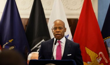 NYC Belediye Başkanı Eric Adams'ın elektronik cihazları, kampanya soruşturması sırasında FBI tarafından ele geçirildi