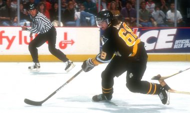Penguenler nihayet Şubat töreninde NHL efsanesi Jaromir Jagr'ın formasını emekliye ayıracak