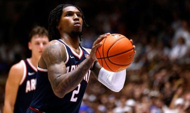 Eski Kuzey Carolina basketbol yıldızı Caleb Love, Arizona'nın Duke'a karşı kazandığı üzücü galibiyetin ardından kalabalığı trolledi