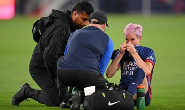 Megan Rapinoe, maçın bitmesine 3 dakikadan az bir süre kala temassız sakatlığının ardından kariyerinin son maçını terk etti