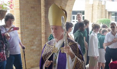 Papa Francis, kendisini eleştiren muhafazakar Teksas piskoposunu görevden aldı