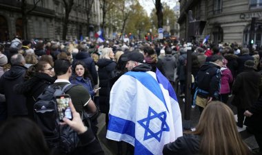 Yahudi karşıtı eylemler artmaya devam ederken, Paris'teki antisemitizme karşı mitinge 100 binden fazla kişi katıldı