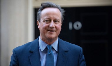 Eski İngiltere Başbakanı David Cameron, Sunak'ın kabineyi sarsmasıyla sürpriz bir dönüş yaptı
