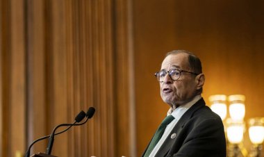 NY Demokrat, insanların İsrail rehine posterlerini yırtmayı bırakmalarını talep etmek için 'Ateşkes Şimdi Kampı'na çağrıda bulunuyor