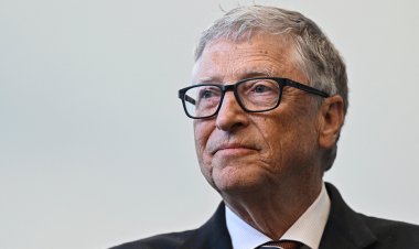 Bill Gates, yapay zekanın şu anda 'oldukça aptal' olduğunu söylüyor ancak 5 yıl içinde herkesin robot 'ajanslarına' sahip olacağını öngörüyor