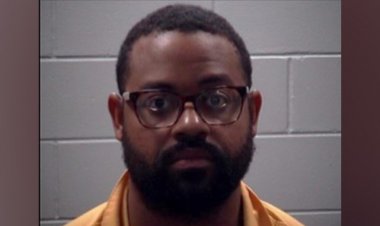 Okul kaynak memuru, eski belediye başkanı adayı, gençlerin tekrarlanan cinsel saldırılarından tutuklandı