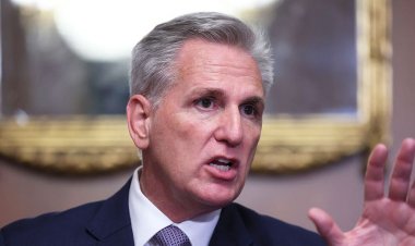McCarthy, kendisini görevden alan GOP milletvekilini ittiği iddiasının ardından etik şikayette bulundu