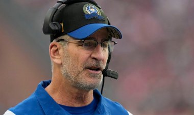 Panthers antrenörü Frank Reich, takımın son yenilgisinin ardından aniden oyun çağrısı görevini yeniden üstlendi