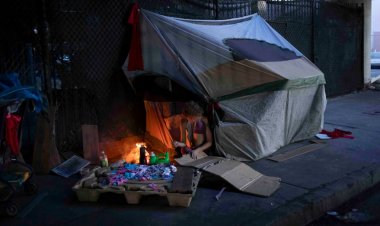 16 kişiyi tehlikeye sokan Los Angeles otoyol yangını, evsiz krizine yönelik çağrıların yenilenmesine yol açtı