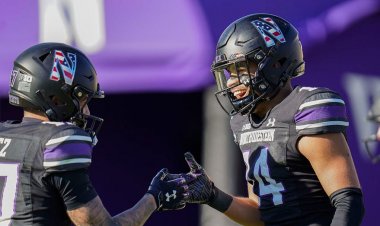 Northwestern Bowl, bezdirme skandalı sırasında Pat Fitzgerald'ı kovduktan aylar sonra uygun görüldü