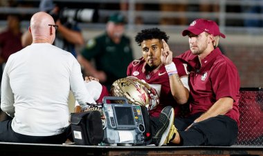 Florida Eyaleti'nden Jordan Travis'in, ambulansla nakledildiği bildirilen korkunç bacak yaralanması geçirdi