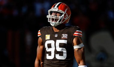 Browns'tan Myles Garrett, kendisini yine Steelers kaskıyla bulduğunda alarmları çalıştırıyor