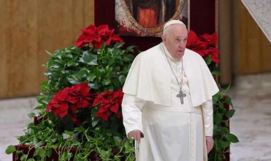 Papa Francis, Vatikan'daki öğle yemeğinde trans kadınlarla yemek yedi