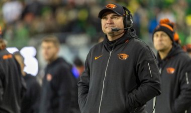 Oregon Eyaleti'nden Jonathan Smith, Mel Tucker'ın yerine Michigan Eyaleti'nin bir sonraki futbol koçu olarak işe alındı