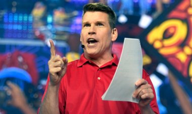 'NFL RedZone' sunucusu Scott Hanson, canlı TV'de alarm çaldığında stüdyoyu tahliye etti