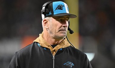 Panterler, NFL tarihine hemen geçen bir hareket olan Frank Reich'ı kovdu