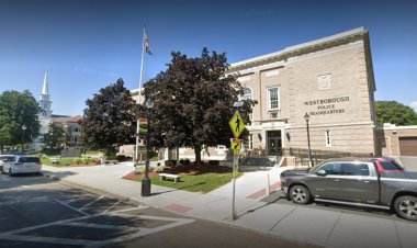 Massachusetts'li kadın kazadan sonra nezaket ziyareti yaptıktan sonra polis karakolunu ateşe verdi: polisler
