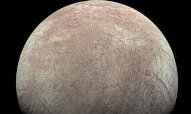 NASA uzay aracıyla Jüpiter'in ayı Europa'ya isim gönderen 900.000 kişiye katılın