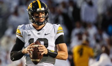 Iowa'lı Cade McNamara, Big Ten şampiyonluk maçı öncesinde eski takıma ustaca bir atış yapıyor