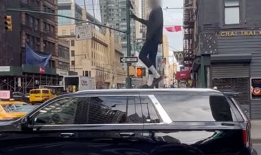 NYC'de araba hırsızlığı şüphelisi otobüsün önünde yatıyor, SUV'un üzerinde duruyor: 'Neredeyse 4 kişiyi öldürüyordu'