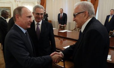 Putin, Kissinger'ın "dünya çapındaki itibarını" "hak ettiğini" söyledi