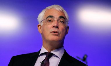 İngiltere'nin eski maliye bakanı Alistair Darling 70 yaşında hayatını kaybetti