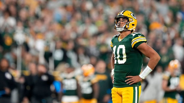 Packers yöneticileri, takımın genel sıkıntılarının ortasında Jordan Love'ın geleceği hakkında karar vermek için acele etmiyor