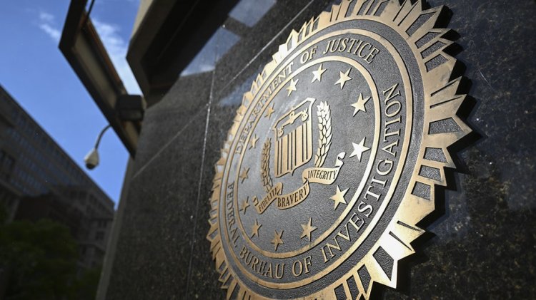 FBI, Alaskalı bir adamı ABD Senatörünü öldürmekle ve derisini 'kıyafet olarak' giymekle tehdit ettiği iddiasıyla tutukladı