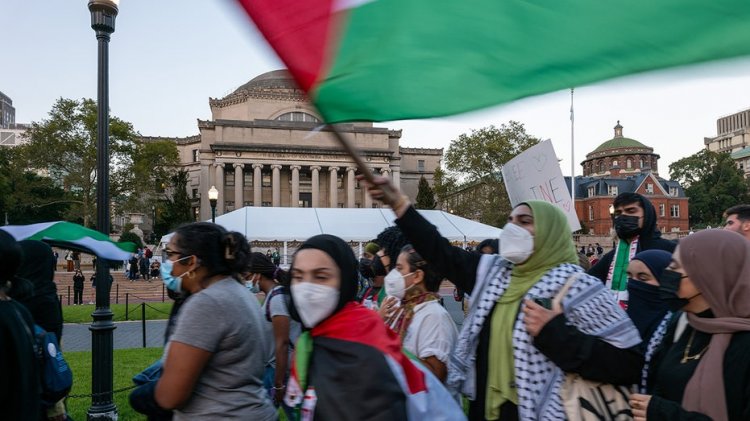 Columbia Üniversitesi başkanı, antisemitizmle suçlanan öğrencilerin 'ısrarını' övdü