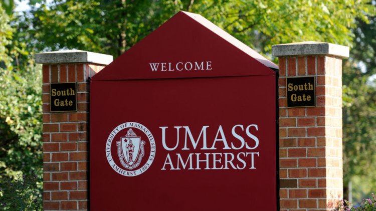 UMass Amherst öğrencisi Yahudi öğrenciye vurduğu ve İsrail bayrağına tükürdüğü iddiasıyla tutuklandı: 'Kabul edilemez'