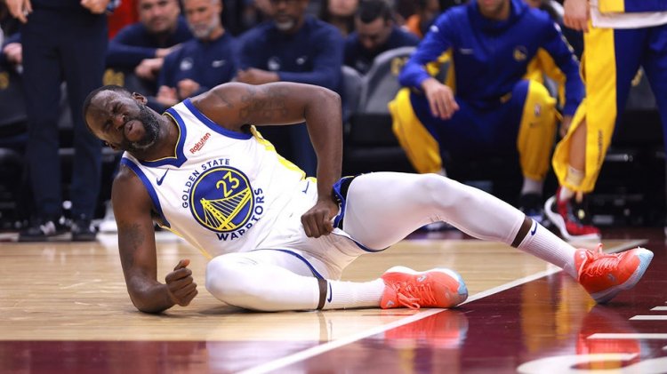 Warriors'tan Draymond Green, Cavs'e yenildiği sırada kasıklarından tekme aldığı için üzgündü