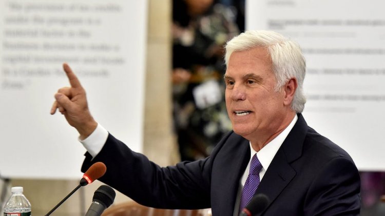 New Jersey Demokrat güç komisyoncusu, Amerikan-İsrail bayrağını sergiledikten sonra Eagles maçından çıkarıldı