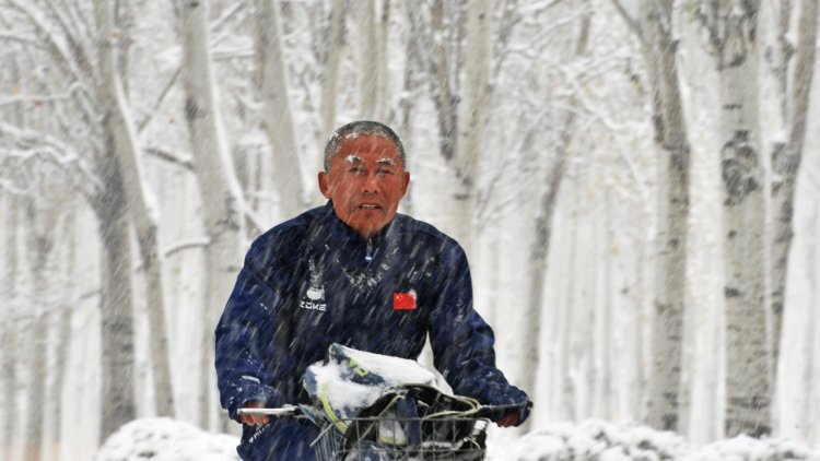 Kuzeydoğu Çin'de bu sezon ilk büyük kar fırtınası yaşanıyor ve tahminciler rekor kar yağışı konusunda uyarıyor
