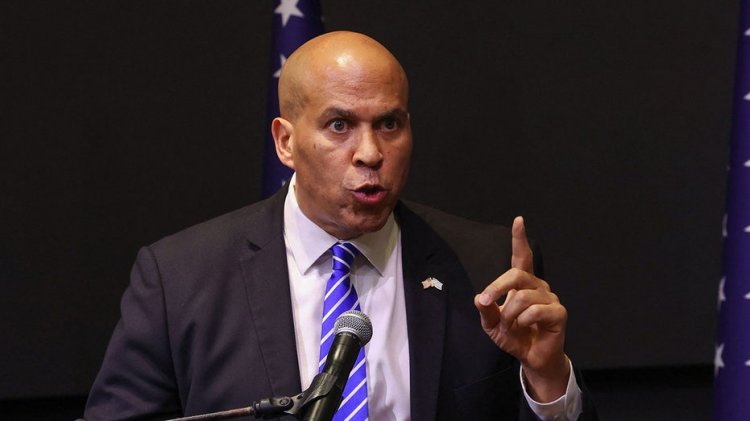 New Jersey Senatörü Cory Booker, Gazze'de ateşkes talep eden protestocular tarafından yarıda kesildi