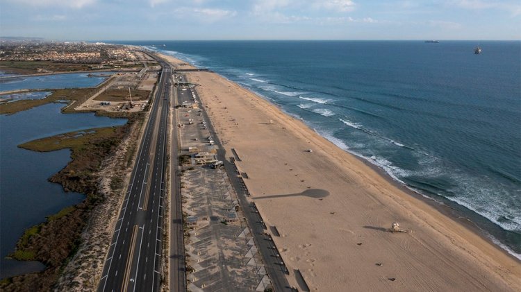 Sunset Beach, köpekbalığı görülmesinin ardından Pazar günü kısa bir süreliğine kapatıldı