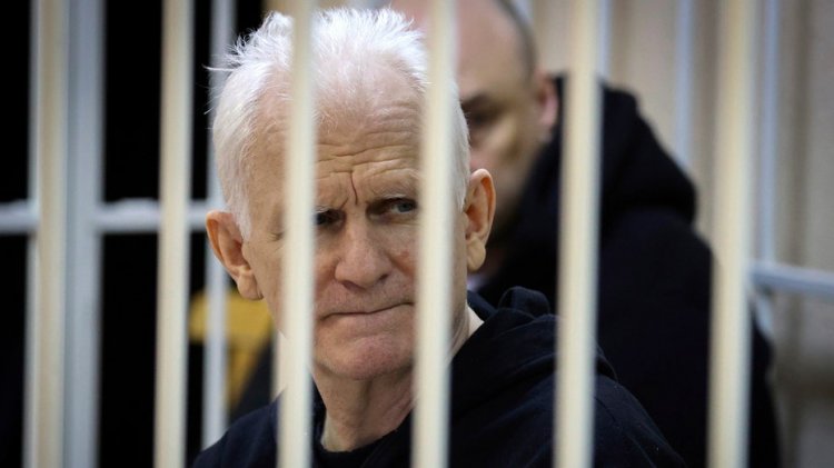 Belarus, Nobel ödüllü Ales Bialiatski'yi hücre hapsine transfer etti
