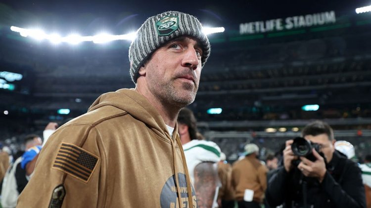 Aaron Rodgers, NFL'ye dönüş için daha gerçekçi bir zaman çizelgesi sunuyor ve 'birkaç hafta içinde' geri dönüş sözü vermenin şaka olduğunu söylüyor