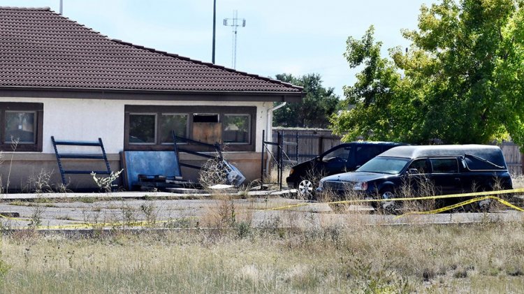 Colorado'daki 'yeşil' cenaze evi sahipleri, 190 çürümüş cesedin bulunmasının ardından tutuklandı: polis