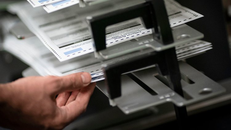 Wisconsin valisinin, devamsız oy pusulalarının erken işlenmesine ilişkin yasa tasarısını onaylaması bekleniyor