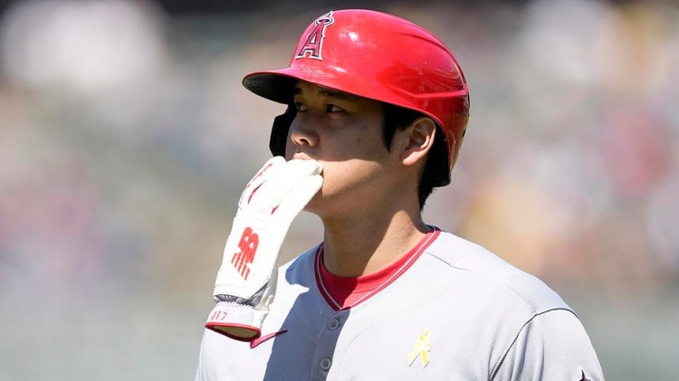 Çift yönlü süperstar Shohei Ohtani, kendi ülkesi Japonya'daki çocuklara beyzbol eldivenleri bağışlıyor