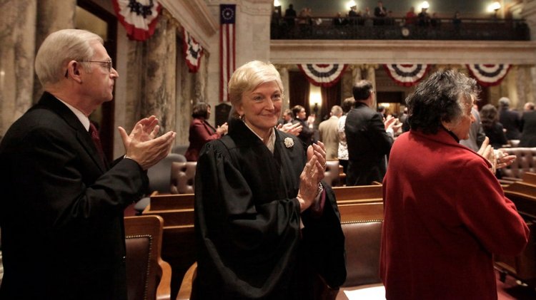 Eski Wisconsin Baş Yargıcı, Protasiewicz'in görevden alınma tavsiyesiyle ilgili kayıtları teslim etme emri verdi